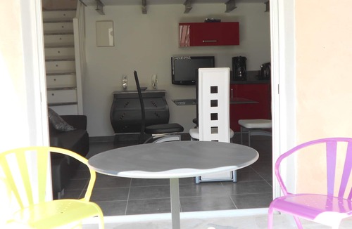 Millau Apartment | Beautiful duplex in detached house