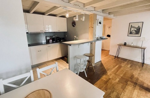 Guilhemery Apartment | Beautiful Duplex Near Downtown