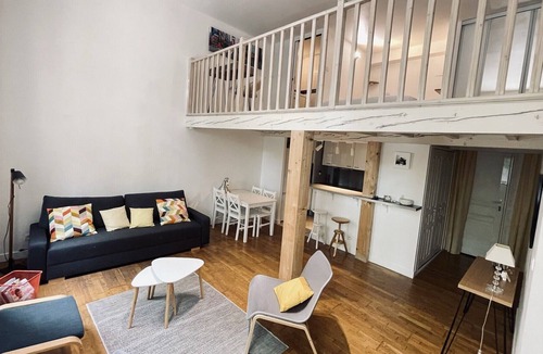 Guilhemery Apartment | Beautiful Duplex Near Downtown