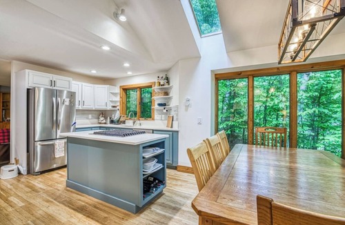 Grantham House | Beautiful Eastman Home