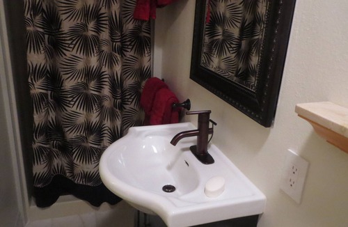 Columbia Apartment | Beautiful Efficiency: full size kitchen, pet & 420 friendly, walk to everything