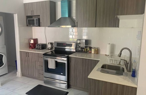 Cote-Des-Neiges—Notre-Dame-De-Grace Apartment | Beautiful Entire apartment with 2 bedrooms/2 balconies with parking