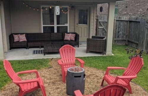 Central Southwest House | Beautiful ENTIRE home-NRG, Med Center & Downtown