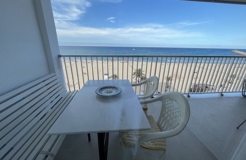 Grau i Platja Apartment | Beautiful apartment on the beachfront