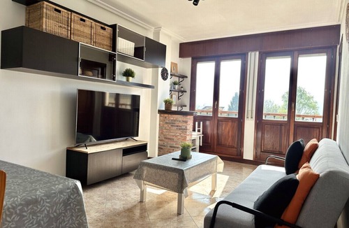 San Mames de Meruelo Apartment | Beautiful and cozy apartment close to city center with a living room and bed room