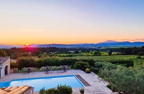 Lagarde Pareol Villa | Beautiful escape