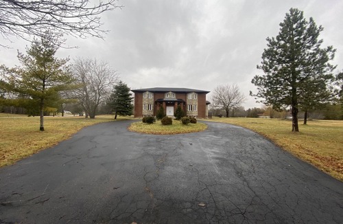 Brampton House | Beautiful Estate Home Getaway