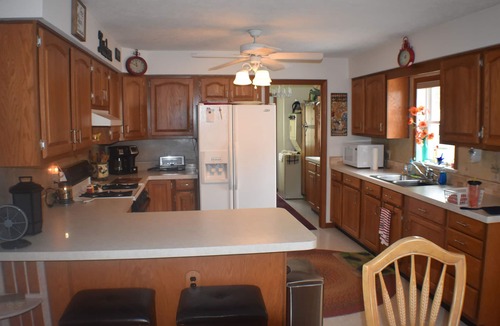Gaylord House | Beautiful Fall Location!