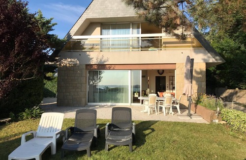 Lancieux Villa | Beautiful family home with sea view and beach access