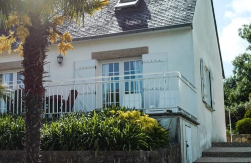 Roscanvel House | Beautiful family home with splendid sea view