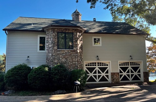 Lake Hamilton House | Beautiful Farmhouse on Lake Hamilton