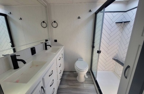 Isleton House | Beautiful fifth wheel by the river