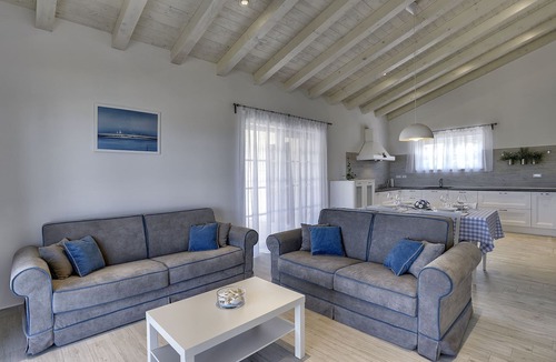 Kavran House | Beautiful finca with private pool and sun beds