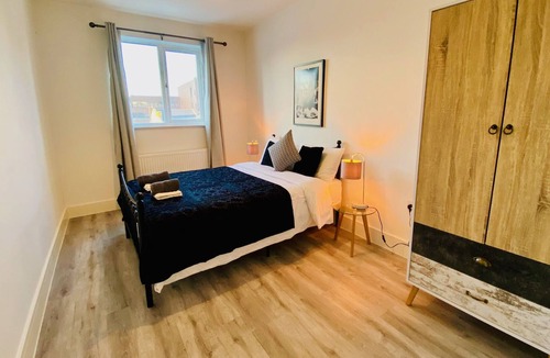 Woking Apartment | Beautiful Flat In Woking Central