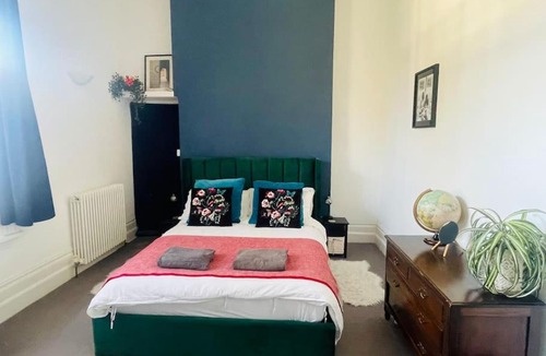 Hove Apartment | Beautiful flat perfect for a seaside break!