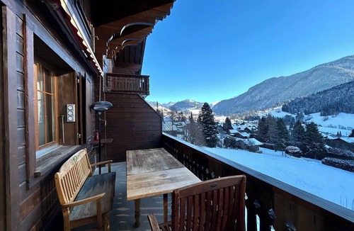 Rougemont Apartment | Beautiful Flat With Traditional Architecture