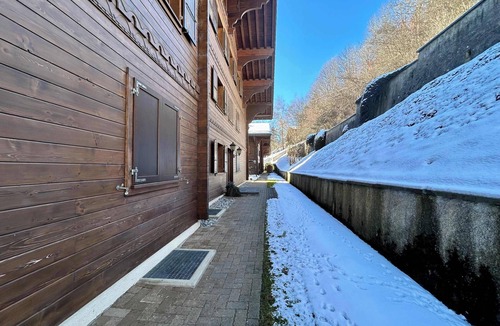 Rougemont Apartment | Beautiful Flat With Traditional Architecture