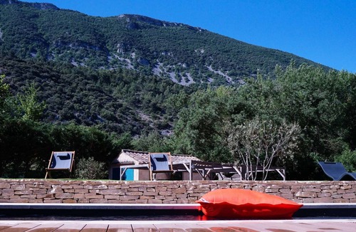 La Penne-sur-l'Ouveze Villa | Beautiful provençal Mas with private pool