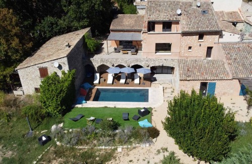 La Penne-sur-l'Ouveze Villa | Beautiful provençal Mas with private pool