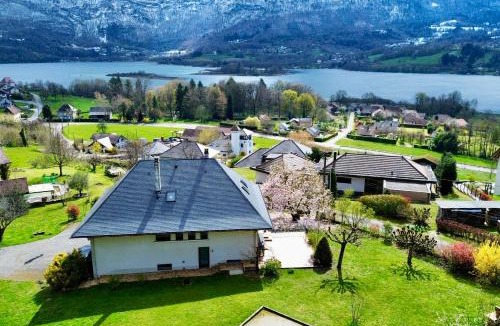 Saint-Alban-de-Montbel Villa | Beautiful villa on the slopes of Lake Aiguebelette!
