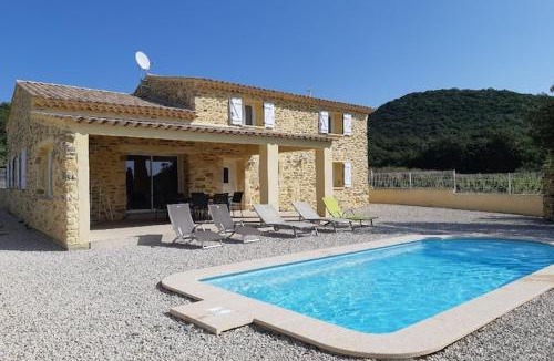 Saint-Laurent-de-Carnols Villa | Beautiful villa with private pool in Gard