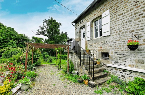 Saint-Sever-Calvados House | Beautiful home in Saint-Sever-Calvados with WiFi