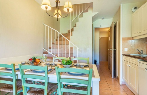 Six-Fours-les-Plages Apartment | Beautiful apartment for 6 guests with pool, WIFI, TV, terrace and pets allowed