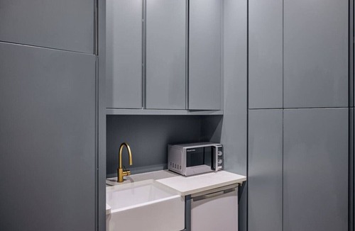 Parsons Green and Walham House | Beautiful Fulham Townhouse with a bar & pool table