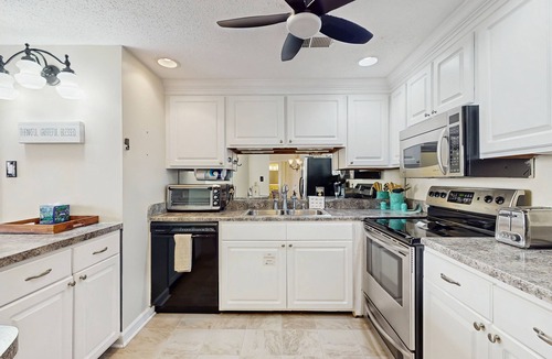Sugar Mountain Condo | Beautiful furnished mountaintop condo w/shared pools, hot tub, & a sauna