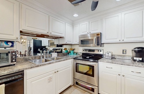 Sugar Mountain Condo | Beautiful furnished mountaintop condo w/shared pools, hot tub, & a sauna