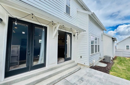 Daybreak House | Beautiful Furnished Home in Daybreak