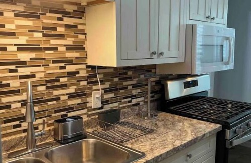 Buffalo House | Beautiful furnished 2 bdr great location Elmwood