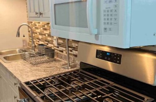 Buffalo House | Beautiful furnished 2 bdr great location Elmwood