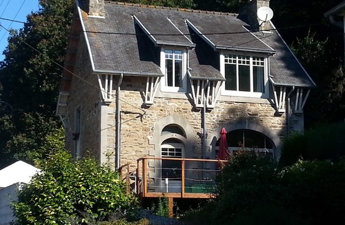 Saint-Jean-du-Doigt House | Beautiful granite stone house