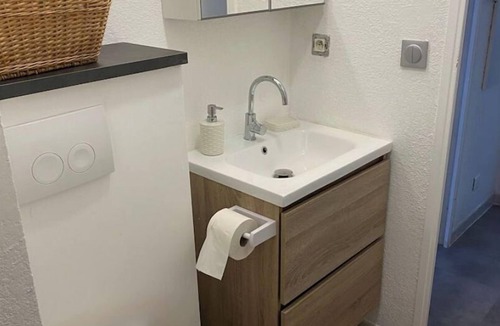Croix-d'Argent Apartment | Beautiful garden apartment with swimming pool