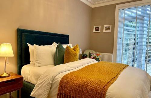 Walpole Apartment | Beautiful Garden Apartment Ealing