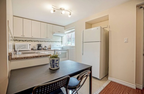 Richmond Hill Apartment | Beautiful Garden & Forest View Private Suite