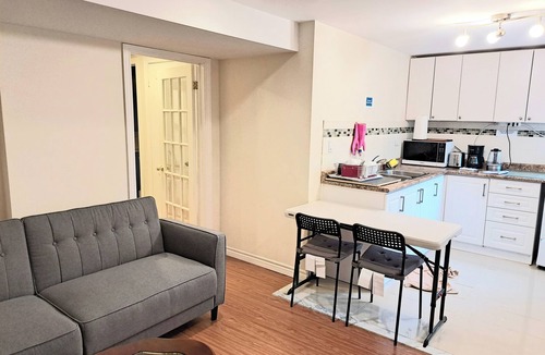 Richmond Hill Apartment | Beautiful Garden & Forest View Private Suite