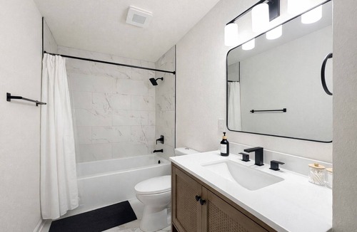 Gardner House | Beautiful Gardner Getaway 4 Bedroom Sleeps 10+