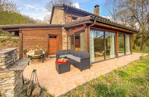 Connac House | Beautiful gîte with views and shared pool