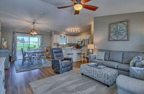 The Villages House | Beautiful Golf Front 3-2 on Glenview. Cable , WI-FI , Passes and Golf Cart !
