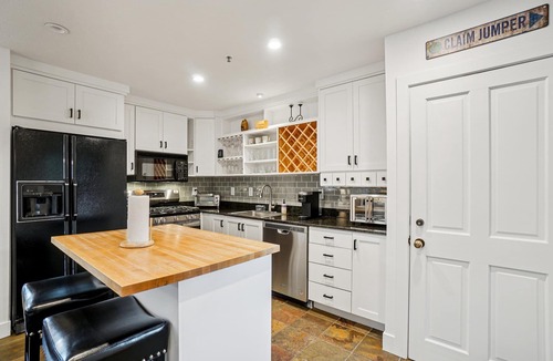 Deer Valley House | Beautiful Greyhawk Residence - 2BD/2.5BA - Private Hot Tub