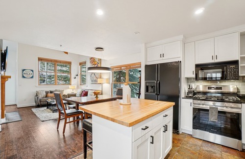 Deer Valley House | Beautiful Greyhawk Residence - 2BD/2.5BA - Private Hot Tub