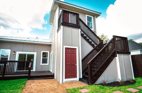 Near East Side Apartment | Beautiful Guest House on New Built Home Near Downtown