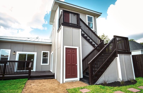 Near East Side House | Beautiful Guest House on New Built Home Near Downtown