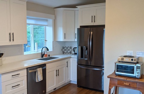 Gaston House | Beautiful Guest House with Views in Heart of Premiere Oregon Wine Country