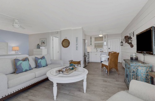 Bonita Springs Condo | Beautiful Gulf View Studio Steps to Bonita Beach | Stunning Sunsets & Heated Pools | Free Parking