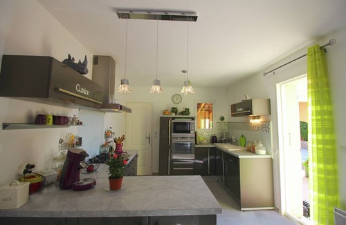 Serignan-du-Comtat House | Beautiful holiday home with private pool