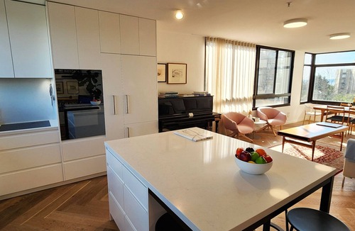 Darling Point Apartment | Beautiful harbour views, stylish apartment & pool