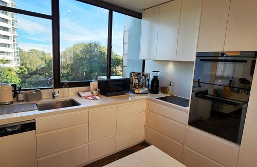 Darling Point Apartment | Beautiful harbour views, stylish apartment & pool
